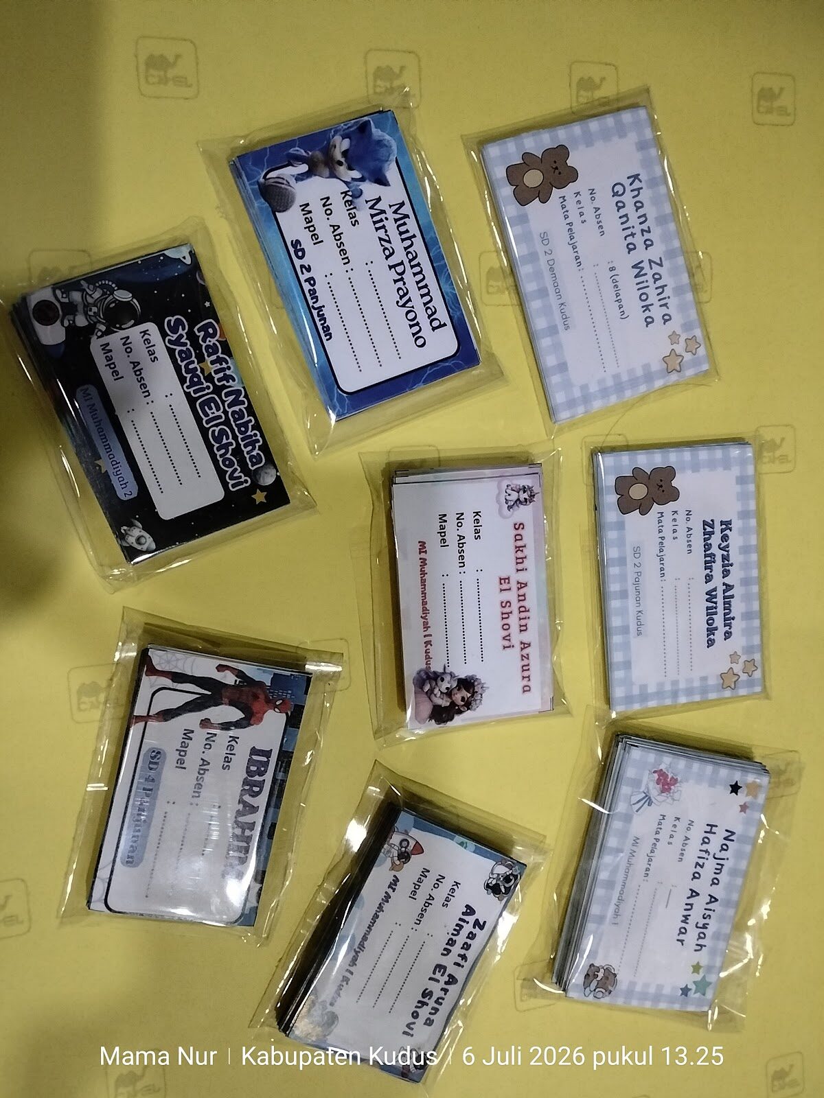 Kartu identitas dan badge plastik